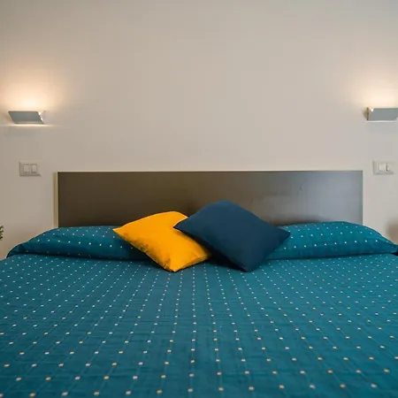 Hub Ferroviario - 12 Posti Letto Per Il Tuo Gruppo A Napoli Con Wifi E Netflix-3